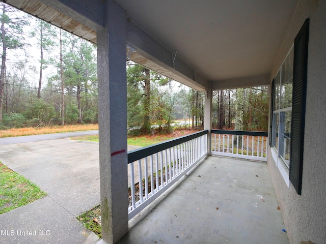 view of patio / terrace with covered porch