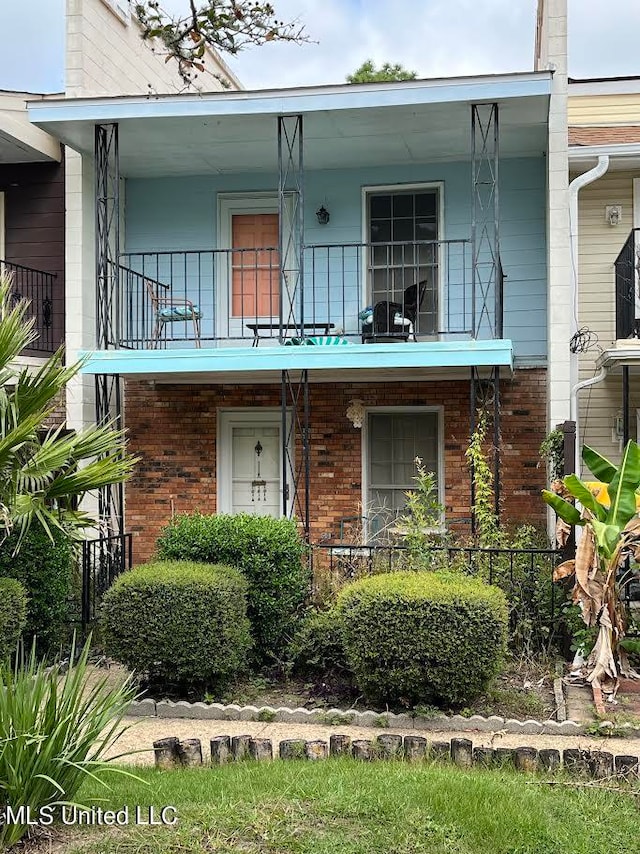 view of front of property with a balcony