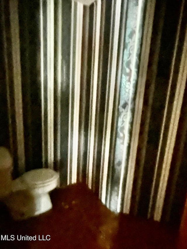 2305 Grenada Blvd, Greenwood, MS 38930 - bathroom view of toilet