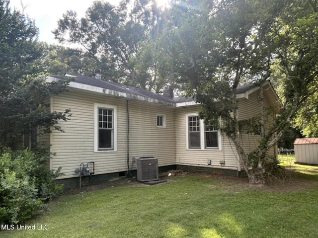 2305 Grenada Blvd, Greenwood, MS 38930 - back of property with a lawn