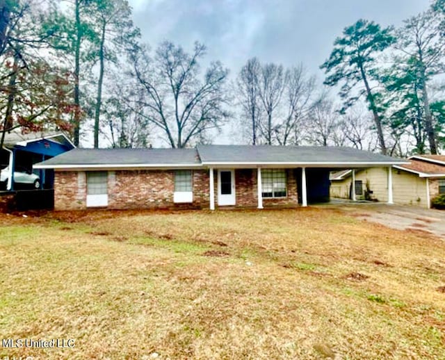 single story home featuring a front yard