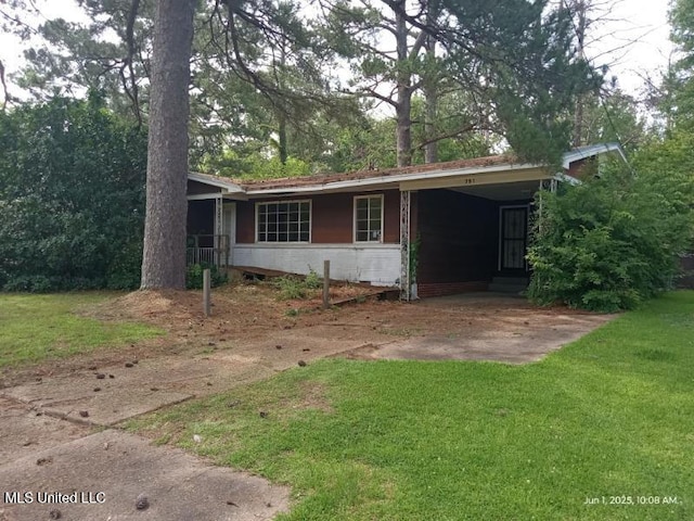 751 Dorgan St, Jackson, MS 39204 - ranch-style home featuring a front lawn and an attached carport