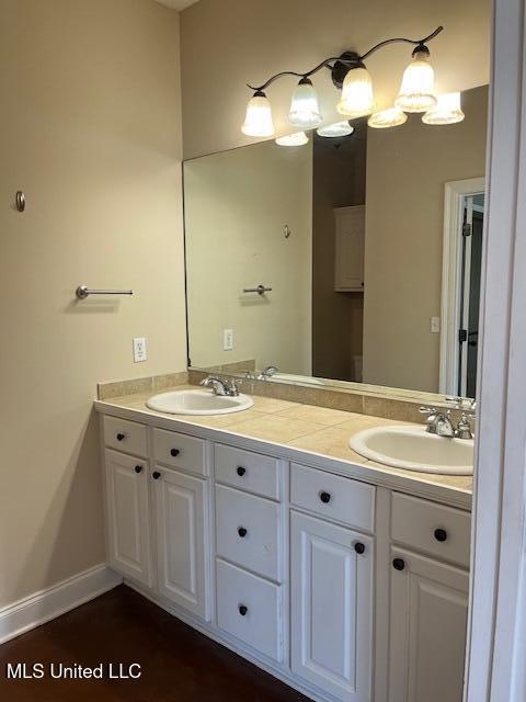 708 Bo Blaze Cv, Brandon, MS 39047 - bathroom with double vanity