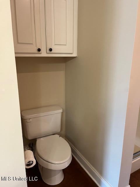 708 Bo Blaze Cv, Brandon, MS 39047 - bathroom with toilet and baseboards