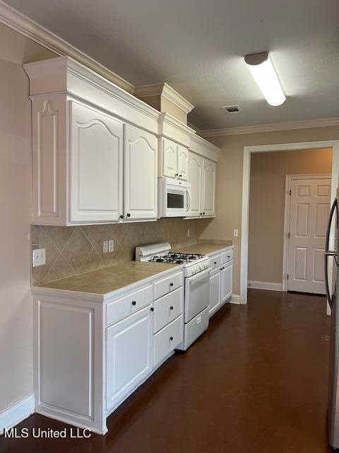 708 Bo Blaze Cv, Brandon, MS 39047 - kitchen with white appliances, baseboards, ornamental molding, white cabinets, and light countertops