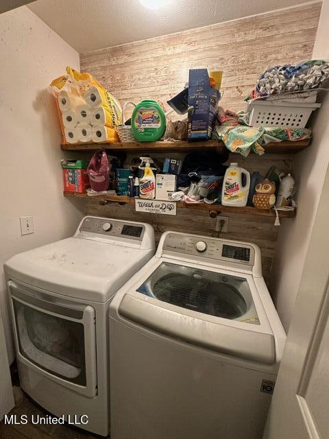 133 Windchase, Brandon, MS 39042 - laundry area with washing machine and dryer
