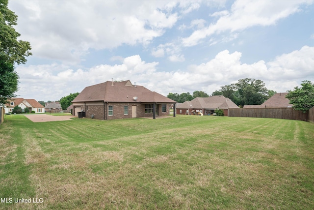 4913 Deer Run Rd, Olive Branch, MS 38654 - view of yard with an attached garage