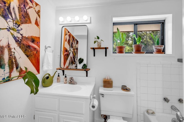 426 Donwood Pl, Biloxi, MS 39530 - full bath featuring a tub to relax in, crown molding, toilet, and vanity