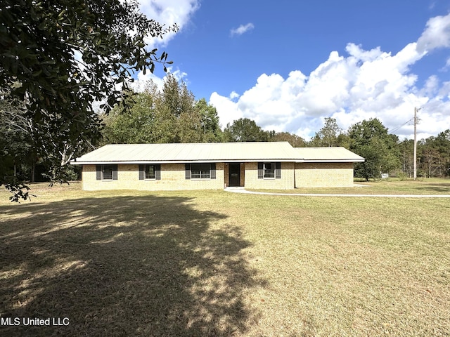 ranch-style home with a front lawn