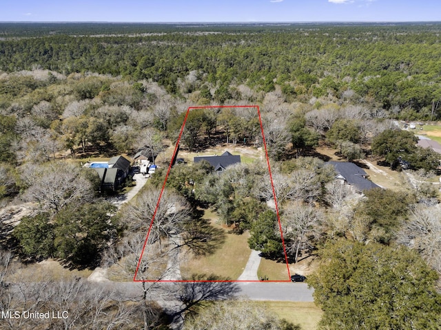 birds eye view of property featuring a wooded view