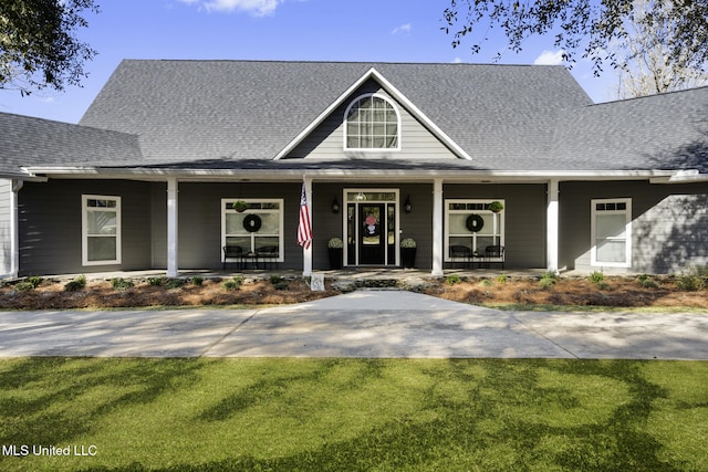 view of front of house featuring covered porch, a front lawn, and a shingled roof