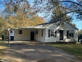 view of front of house featuring an attached carport and driveway