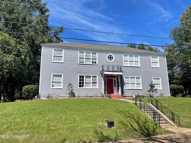 view of front of home featuring a front yard