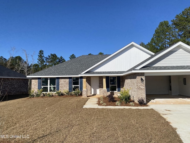 view of front of property featuring a carport