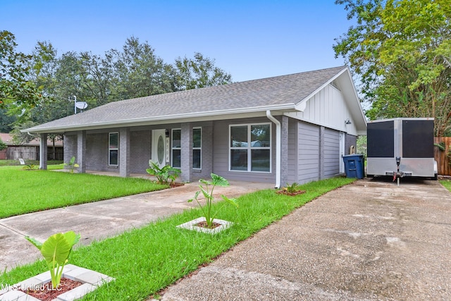 single story home featuring a front yard