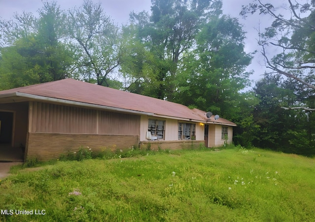 exterior space featuring a yard