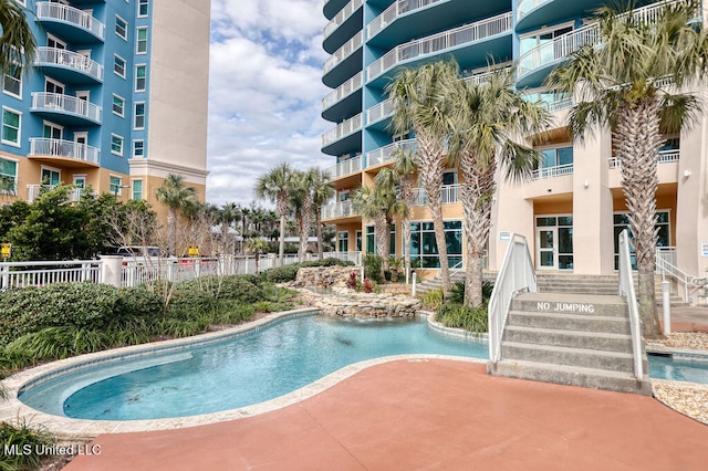 view of swimming pool