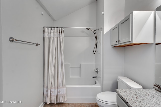 603 Charmant Pl, Ridgeland, MS 39157 - bathroom featuring shower / tub combo with curtain, vanity, and lofted ceiling