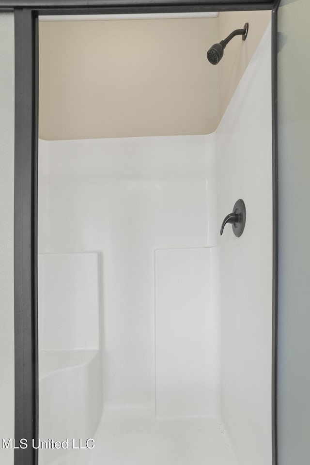 full bathroom featuring a shower