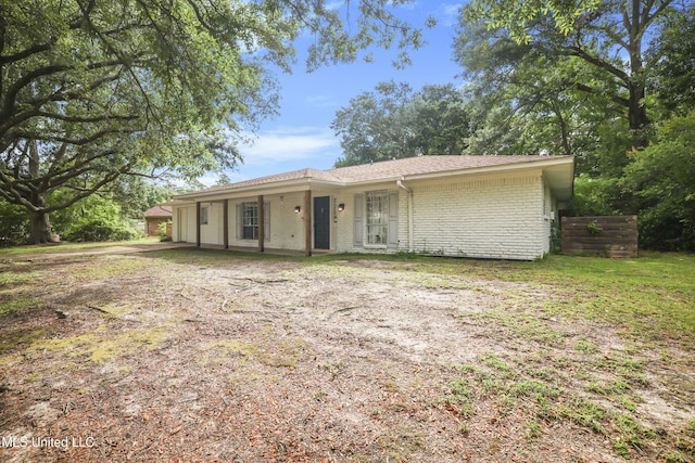 3306 Nottingham Rd, Ocean Springs, MS 39564 - single story home featuring brick siding