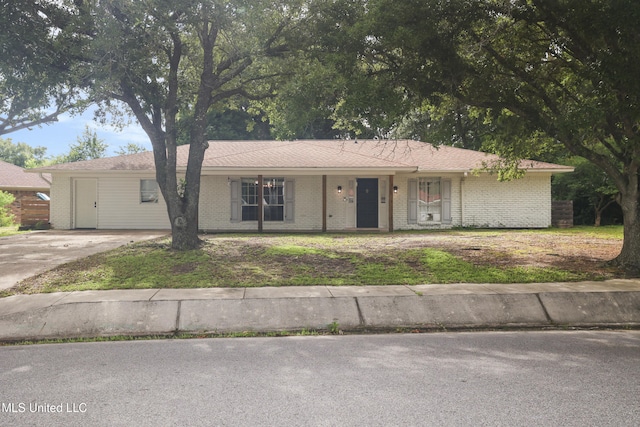 3306 Nottingham Rd, Ocean Springs, MS 39564 - single story home with brick siding and a porch