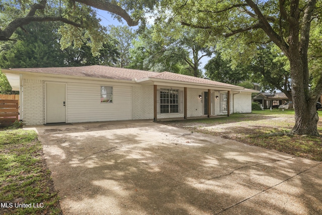 3306 Nottingham Rd, Ocean Springs, MS 39564 - ranch-style home with brick siding and driveway