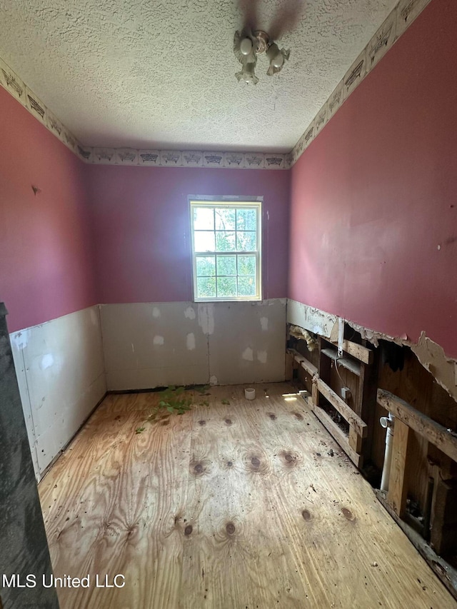 spare room featuring a textured ceiling