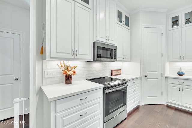 35 Enclave Cir, Ridgeland, MS 39157 - kitchen featuring stainless steel appliances, dark wood-type flooring, white cabinetry, and light countertops