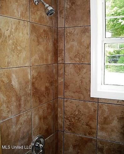 1105 Military Rd, Columbus, MS 39701 - bathroom view of tiled shower