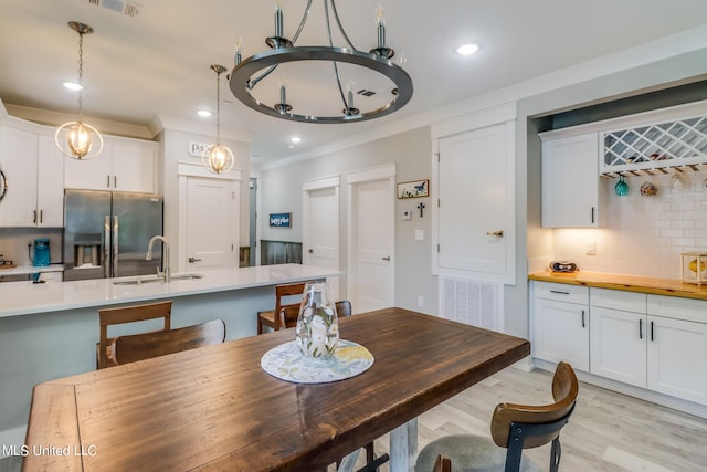 dining area with sink and light hardwood / wood-style flooring