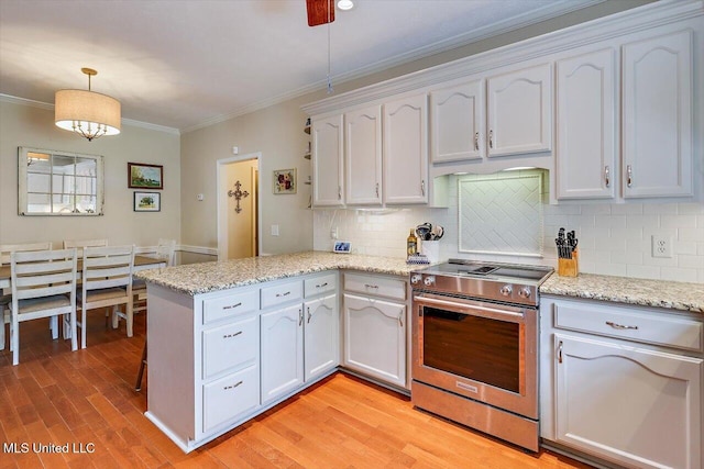 911 Tetbury Pl, Brandon, MS 39047 - kitchen with stainless steel range with electric cooktop, a peninsula, ornamental molding, decorative backsplash, and light wood-style flooring