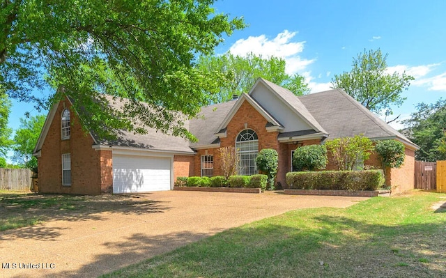 view of front of home featuring a front yard and a garage