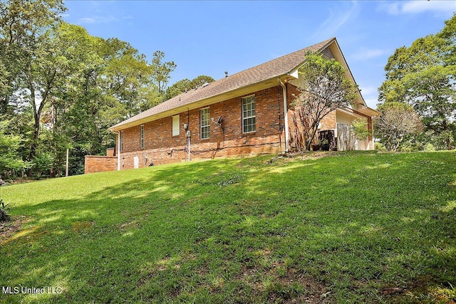 back of house featuring a yard