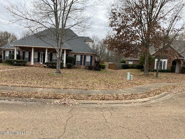 view of front of property featuring covered porch