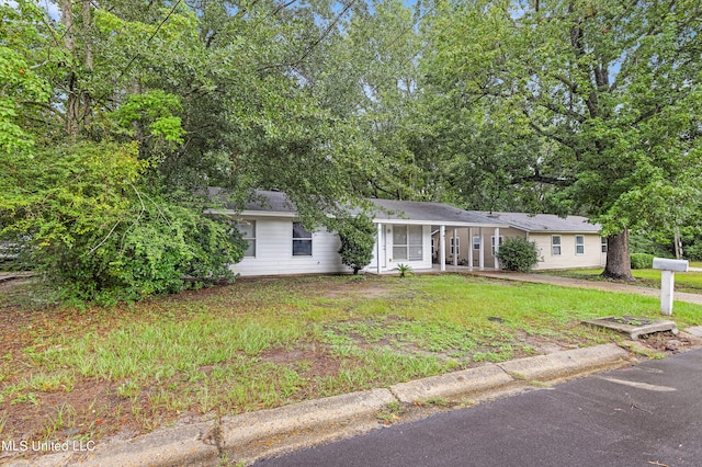 view of front of property with a front lawn