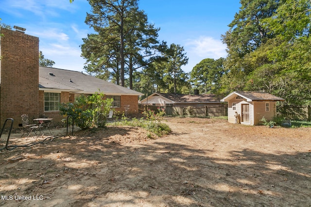 view of yard with a storage shed