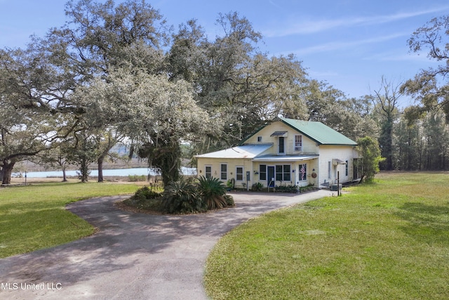 view of front of house featuring a front yard and covered porch