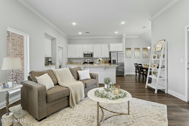 living area featuring dark wood-style floors, recessed lighting, crown molding, and baseboards