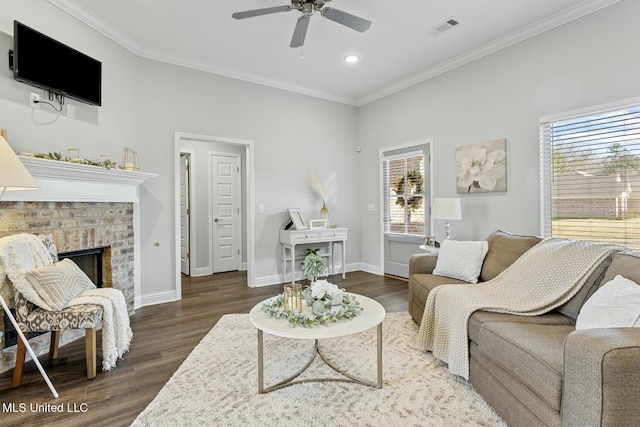 living room featuring dark wood finished floors, crown molding, a ceiling fan, and visible vents