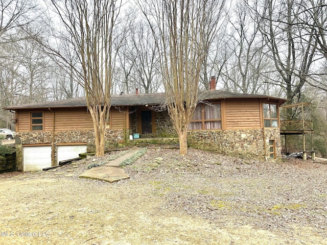 view of front of house featuring a garage