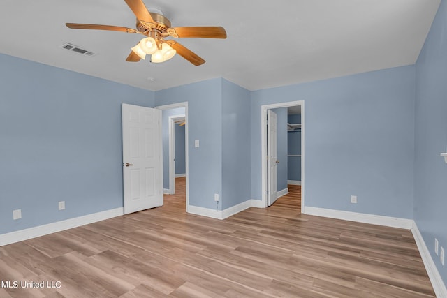 empty room with light hardwood / wood-style flooring and ceiling fan