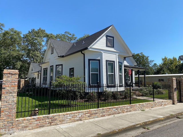 view of front of property with a front lawn