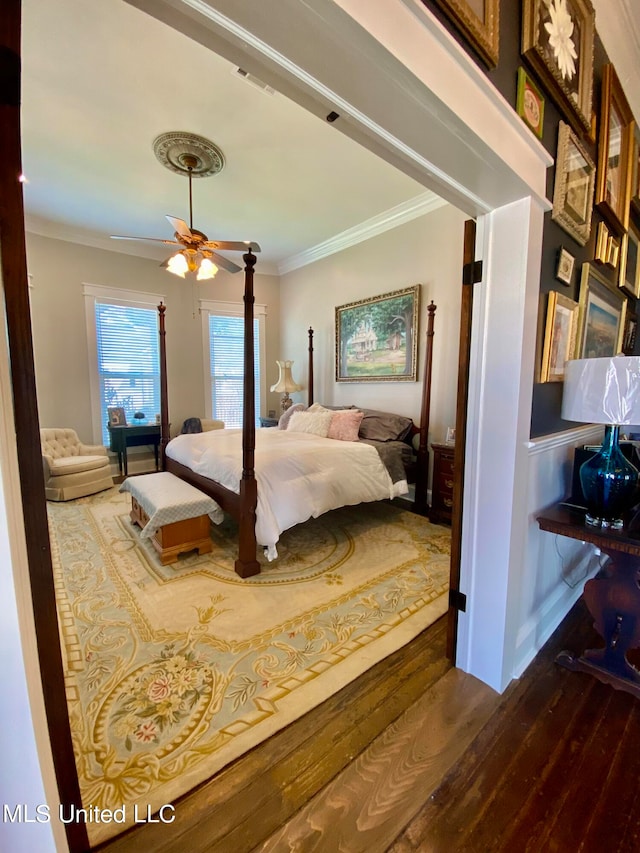 bedroom with hardwood / wood-style floors, crown molding, and ceiling fan