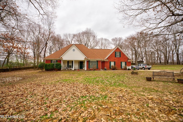 view of front facade featuring a front yard and brick siding