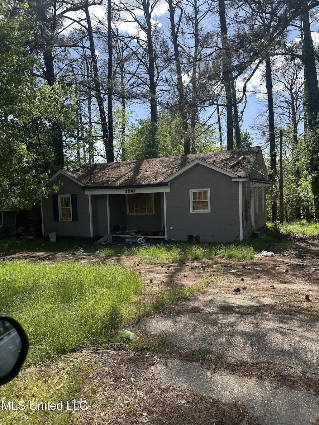 2547 Belvedere Dr, Jackson, MS 39204 - view of single story home