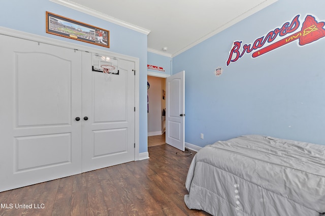 bedroom with crown molding, dark hardwood / wood-style floors, and a closet