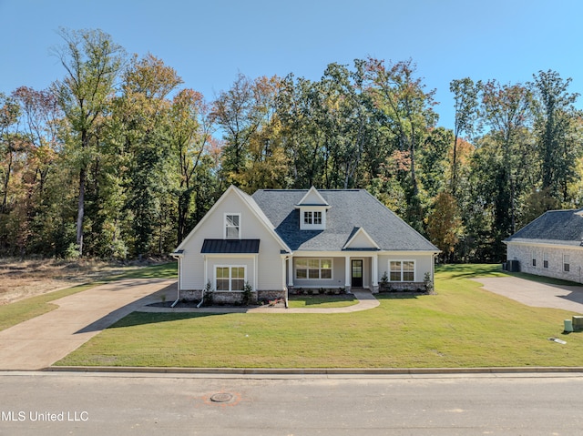 view of front of home featuring a front yard