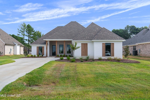 single story home featuring cooling unit, a front lawn, roof with shingles, and concrete driveway