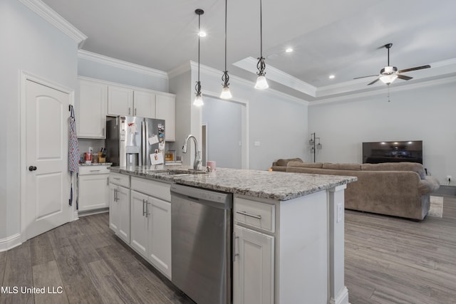 kitchen featuring dark wood-type flooring, a sink, white cabinetry, stainless steel appliances, and crown molding