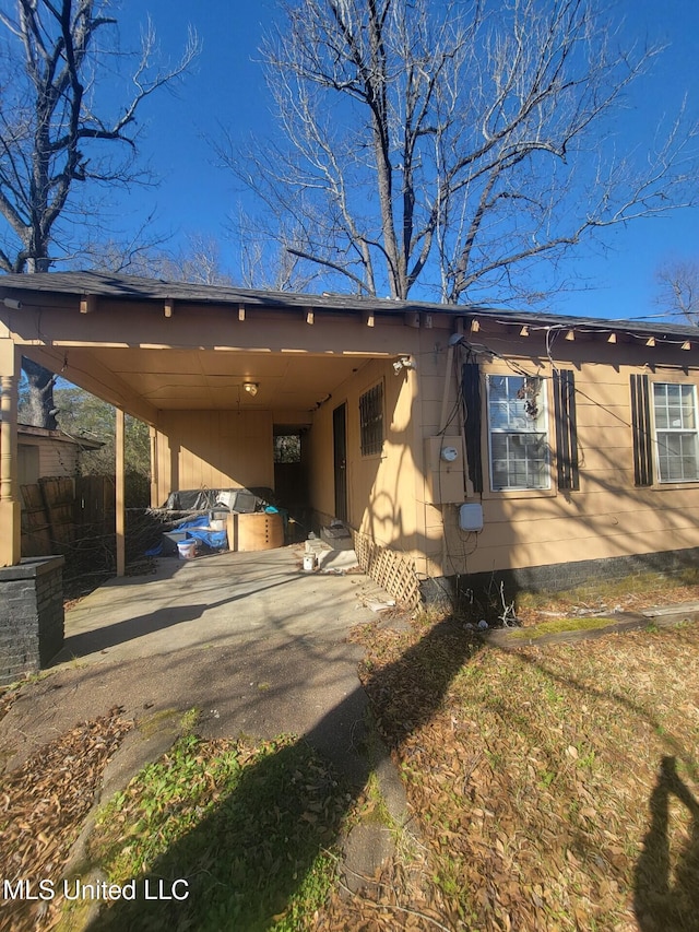 view of front of house featuring a carport